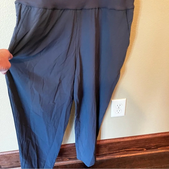 NWT Zella OSR PURSUIT SLEEVELESS CROP JUMPSUIT IN NAVY INDIA INK, Large - Picture 5 of 16